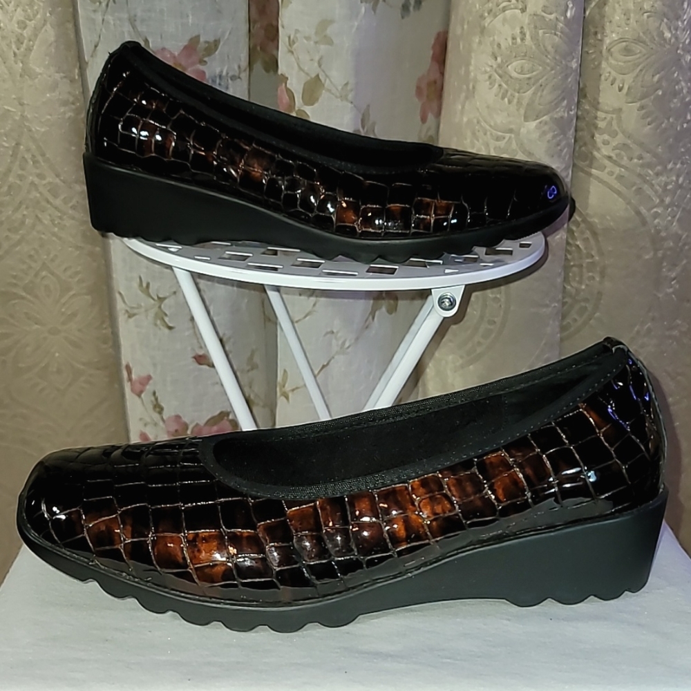 Josef Seibel Brown Patent Alligator Print Wegde Shoes women's size 40 US 9